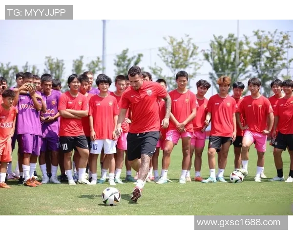 足球球星逆袭之路精彩变装秀展现不为人知的时尚魅力